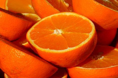 Orange (fruit). The Dutch for "orange (fruit)" is "sinaasappel".