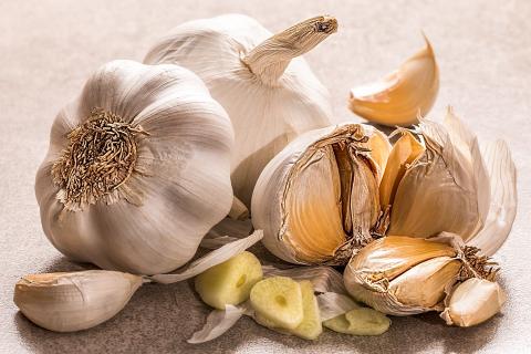 Garlic. The Thai for "garlic" is "กระเทียม".