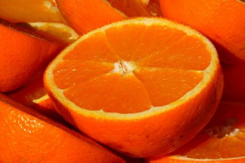Orange colour. The Thai for "orange colour" is "สีส้ม".