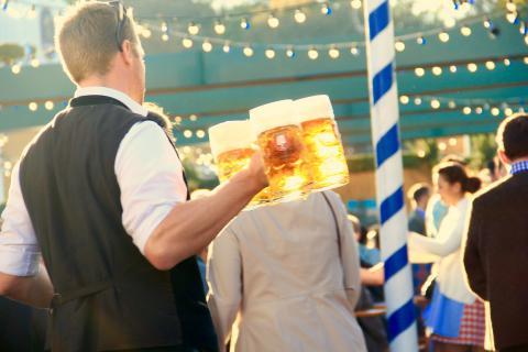 Waiter. The Croatian for "waiter" is "konobar". Waiter. The Croatian for "waiter" is "konobar".