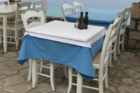 Tablecloth. The Croatian for "tablecloth" is "stolnjak". Tablecloth. The Croatian for "tablecloth" is "stolnjak".