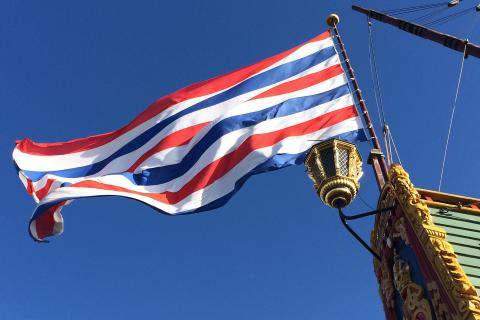 Banner; flag. The Dutch for "banner; flag" is "vaandel". Banner; flag. The Dutch for "banner; flag" is "vaandel".