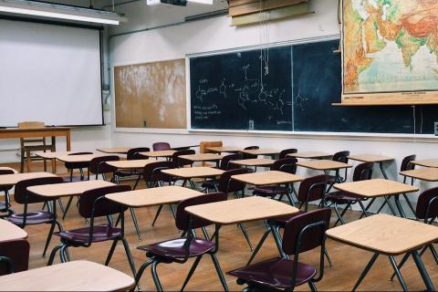 The class. The Dutch for "the class" is "de klas". The class. The Dutch for "the class" is "de klas".