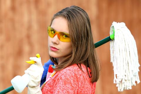 Cleans. The Dutch for "cleans" is "poetst". Cleans. The Dutch for "cleans" is "poetst".