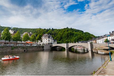 Walloon. The Dutch for "Walloon" is "Waals". Walloon. The Dutch for "Walloon" is "Waals".