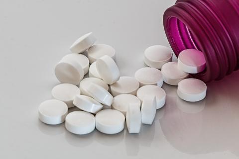 Pill. The Dutch for "pill" is "pil". Pill. The Dutch for "pill" is "pil".