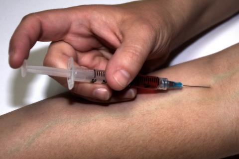 Injection. The Dutch for "injection" is "inspuiting".