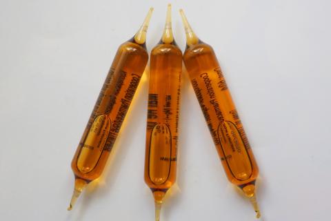 Ampoule. The Dutch for "ampoule" is "ampul". Ampoule. The Dutch for "ampoule" is "ampul".