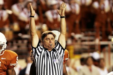 Referee. The Dutch for "referee" is "scheidsrechter". Referee. The Dutch for "referee" is "scheidsrechter".