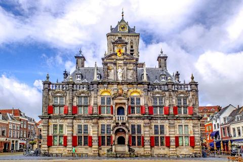 Town hall. The Dutch for "town hall" is "raadhuis". Town hall. The Dutch for "town hall" is "raadhuis".