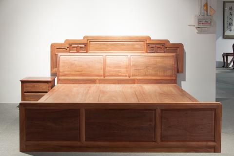 Bedstead. The Dutch for "bedstead" is "ledekant". Bedstead. The Dutch for "bedstead" is "ledekant".