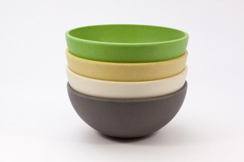 Bowls. The Dutch for "bowls" is "kommen".