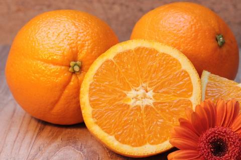 Oranges. The Dutch for "oranges" is "sinaasappels". Oranges. The Dutch for "oranges" is "sinaasappels".