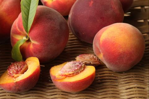 Peaches. The Dutch for "peaches" is "perziken". Peaches. The Dutch for "peaches" is "perziken".