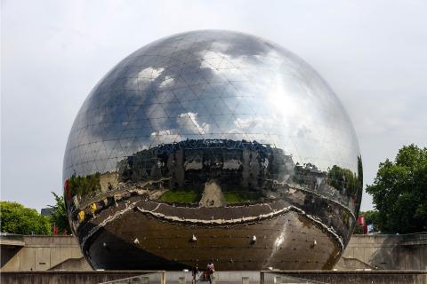 Sphere. The Dutch for "sphere" is "bol". Sphere. The Dutch for "sphere" is "bol".
