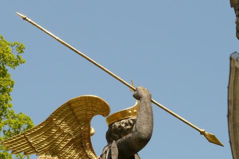 Spear. The Dutch for "spear" is "speer". Spear. The Dutch for "spear" is "speer".