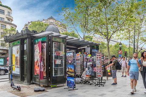 News stand. The Dutch for "news stand" is "kiosk". News stand. The Dutch for "news stand" is "kiosk".