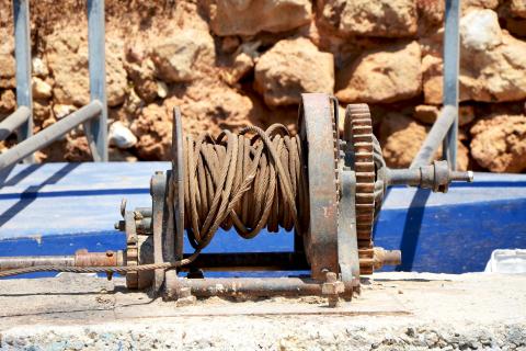 Winch. The Dutch for "winch" is "lier". Winch. The Dutch for "winch" is "lier".