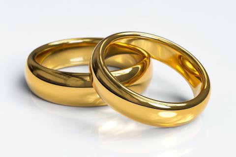 Rings. The Dutch for "rings" is "ringen". Rings. The Dutch for "rings" is "ringen".