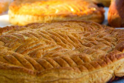 Kings’ cakes. The French for "kings’ cakes" is "galettes des rois". Kings’ cakes. The French for "kings’ cakes" is "galettes des rois".