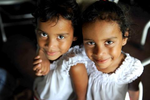 Twins (female). The French for "twins (female)" is "jumelles". Twins (female). The French for "twins (female)" is "jumelles".