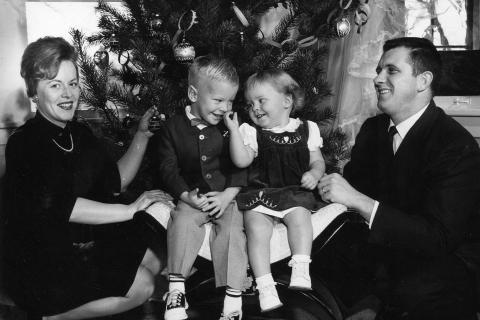 On the twenty-fourth of December, it’s Christmas Eve. In France, people gather with their family. Then, at midnight, many people go to Mass.. The French for "On the twenty-fourth of December, it’s Christmas Eve. In France, people gather with their family. Then, at midnight, many people go to Mass." is "Le vingt-quatre décembre, c’est le réveillon de Noël. En France, on se réunit en famille. Ensuite, à minuit, beaucoup de gens vont à la messe.". On the twenty-fourth of December, it’s Christmas Eve. In France, people gather with their family. Then, at midnight, many people go to Mass.. The French for "On the twenty-fourth of December, it’s Christmas Eve. In France, people gather with their family. Then, at midnight, many people go to Mass." is "Le vingt-quatre décembre, c’est le réveillon de Noël. En France, on se réunit en famille. Ensuite, à minuit, beaucoup de gens vont à la messe.".