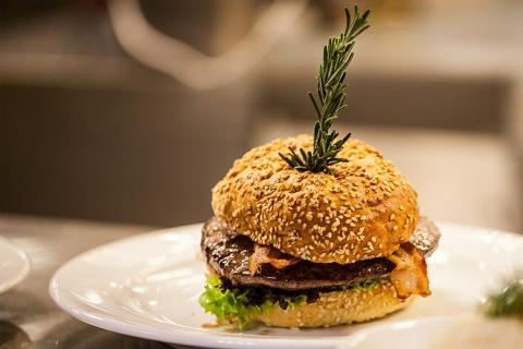 The hamburger. The French for "the hamburger" is "le hamburger".
