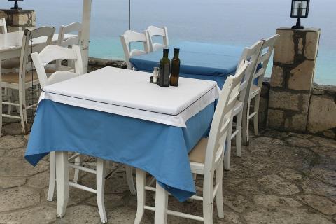 A tablecloth. The French for "a tablecloth" is "une nappe". A tablecloth. The French for "a tablecloth" is "une nappe".