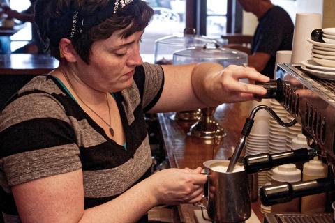 The waitress. The French for "the waitress" is "la serveuse". The waitress. The French for "the waitress" is "la serveuse".