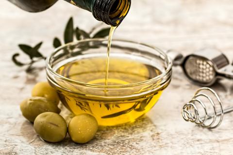 An olive oil. The French for "an olive oil" is "une huile d’olive". An olive oil. The French for "an olive oil" is "une huile d’olive".