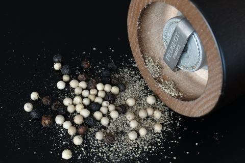 The pepper. The French for "the pepper" is "le poivre". The pepper. The French for "the pepper" is "le poivre".