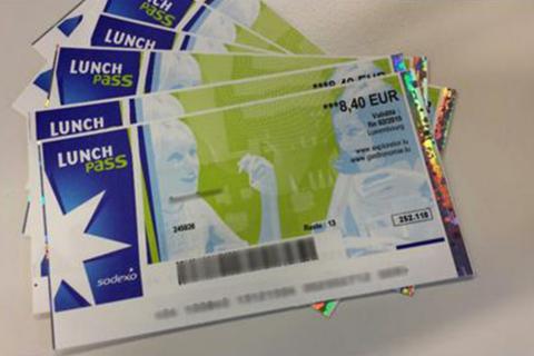 The meal vouchers. The French for "the meal vouchers" is "les chèques repas".