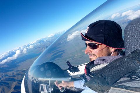 A pilot. The French for "a pilot" is "un pilote". A pilot. The French for "a pilot" is "un pilote".