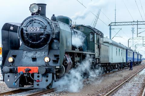 A train. The French for "a train" is "un train". A train. The French for "a train" is "un train".