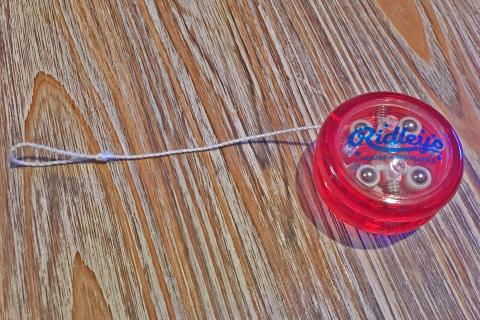 A yo-yo. The French for "a yo-yo" is "un yo-yo". A yo-yo. The French for "a yo-yo" is "un yo-yo".