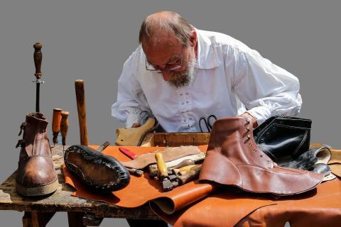 The shoemaker. The French for "the shoemaker" is "le cordonnier". The shoemaker. The French for "the shoemaker" is "le cordonnier".