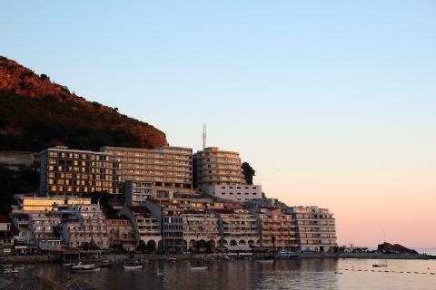 Some hotels. The French for "some hotels" is "des hôtels". Some hotels. The French for "some hotels" is "des hôtels".