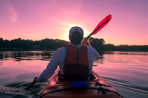 Kayak. The French for "kayak" is "kayak".