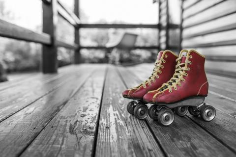 Roller skate. The French for "roller skate" is "patin à roulettes".