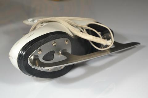 A skate. The French for "a skate" is "un patin". A skate. The French for "a skate" is "un patin".