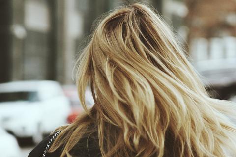 Blond hair. The French for "blond hair" is "des cheveux blonds". Blond hair. The French for "blond hair" is "des cheveux blonds".