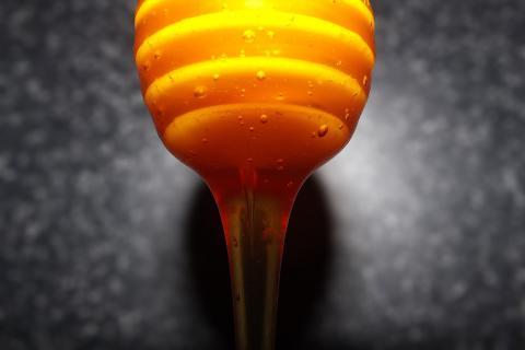 Fluid. The French for "fluid" is "fluide".