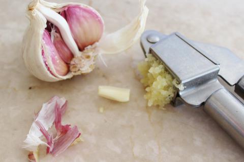 Garlic press. The French for "garlic press" is "presse-ail". Garlic press. The French for "garlic press" is "presse-ail".