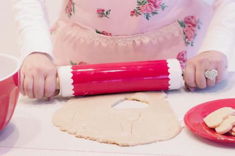 Rolling pin. The French for "rolling pin" is "rouleau à pâtisserie". Rolling pin. The French for "rolling pin" is "rouleau à pâtisserie".