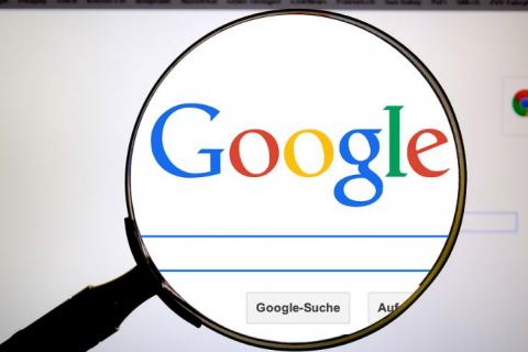 A search engine. The French for "a search engine" is "un moteur de recherche".