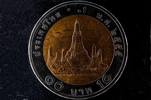 Coin. The French for "coin" is "pièce". Coin. The French for "coin" is "pièce".