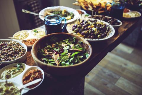 Food. The French for "food" is "aliments". Food. The French for "food" is "aliments".