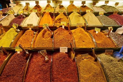 Spices. The French for "spices" is "épices". Spices. The French for "spices" is "épices".
