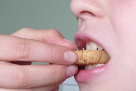 Snack. The French for "snack" is "goûter". Snack. The French for "snack" is "goûter".