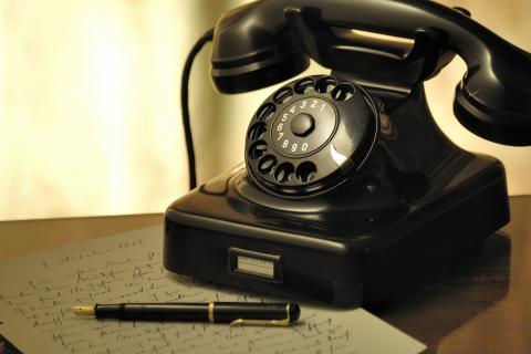 Telephone. The Hawaiian for "telephone" is "kelepona". Telephone. The Hawaiian for "telephone" is "kelepona".